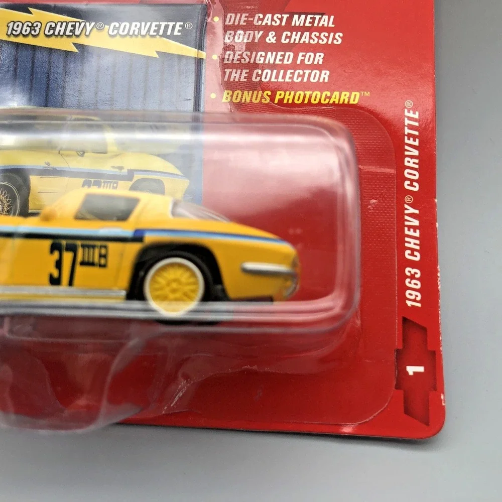 Johnny Lightning Chevy Thunder 1963 Chevrolet Corvette Car Yellow Diecast 1/64‎